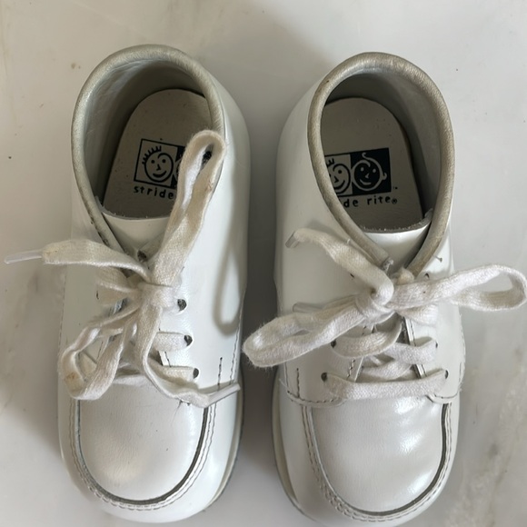 Stride Rite, traditional white leather baby infant shoe size 4.5 good condition - Picture 3 of 9